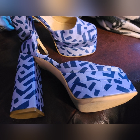 New purple pumps - Picture 2 of 2